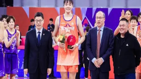 上海申花与北京国安战平，中超比分2-2握手言和